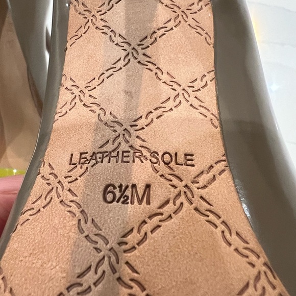Material: Genuine Leather
Heel Height: High Heel
Style: Casual size 6.5 NEW - Picture 10 of 13